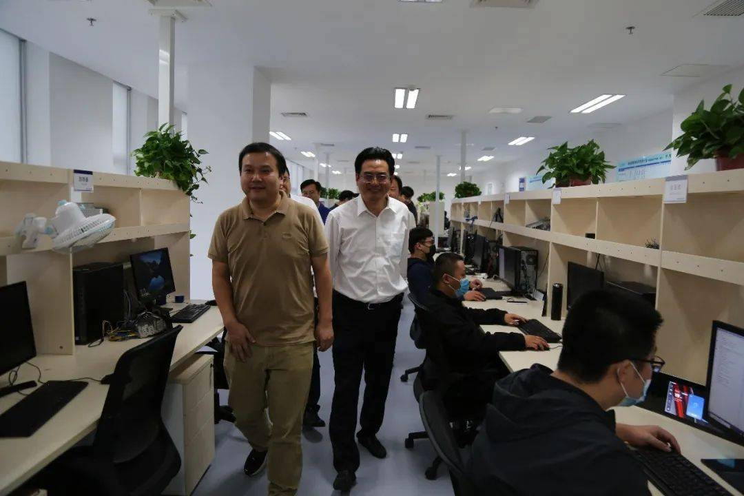 智能軟件研發(fā)中心（南京）揭牌，開(kāi)啟區(qū)域軟件產(chǎn)業(yè)新篇章